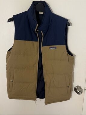 Patagonia Men's Navy and Brown Quilted Reversible Puffer Vest